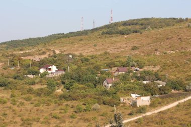 Yüksek bir tepenin manzarası