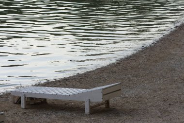 Sochi Sukko 'daki dağlar ve güneşli bir nehri.