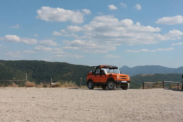 Jeep Las Montañas Gelendzhik Fotos de stock libres de derechos