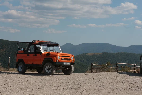 Jeep Las Montañas Gelendzhik Imagen de stock