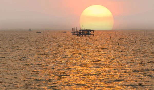 Aziatische Visserij Hut Aan Zee Met Boten Achtergrond Zonsondergang Tijd — Stockfoto