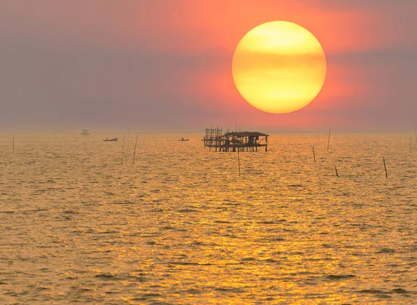 Aziatische Visserij Hut Aan Zee Met Boten Achtergrond Zonsondergang Tijd — Stockfoto