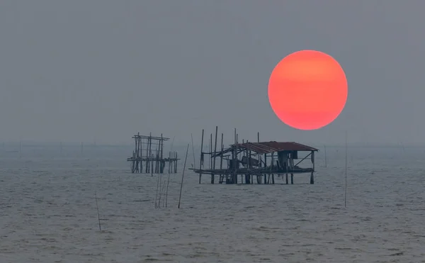 Aziatische Visserij Hut Aan Zee Met Boten Achtergrond Zonsondergang Tijd — Stockfoto