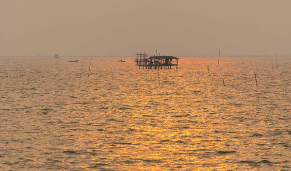 Aziatische Visserij Hut Aan Zee Met Boten Achtergrond Zonsondergang Tijd — Stockfoto