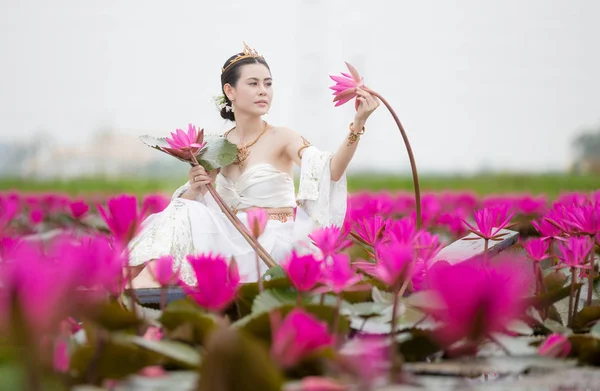 Hermosa Feliz Mujer Tailandesa Traje Tradición Local Blanco Nombre Nakee —  Fotos de Stock