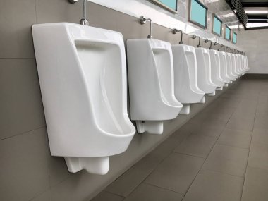 umumi tuvalet pisuar satırının yakın çekim shot