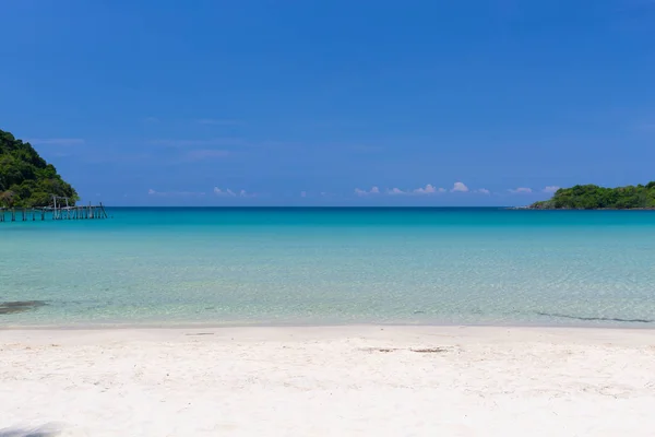 Amazing Seascape Sandy Beach Azure Sea Waves — Stock Photo, Image