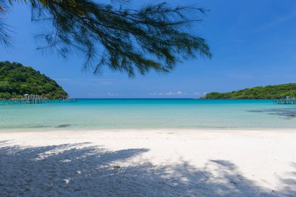 Amazing Seascape Sandy Beach Azure Sea Waves — Stock Photo, Image