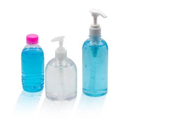 El temizliği ve COVID-19.V korunması için beyaz arka planda alkol jeli izole edildi.