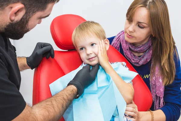 Dental clinic. Reception, examination of the patient. Teeth care. Dentist treating teeth of little boy in dentist office — Stock Photo, Image