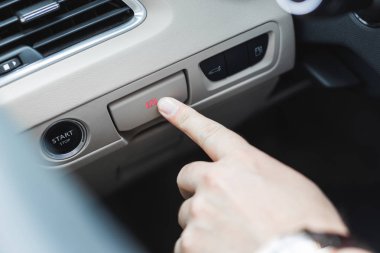 El çekerek ve elektrikli el freni, Modern araba iç iterek.