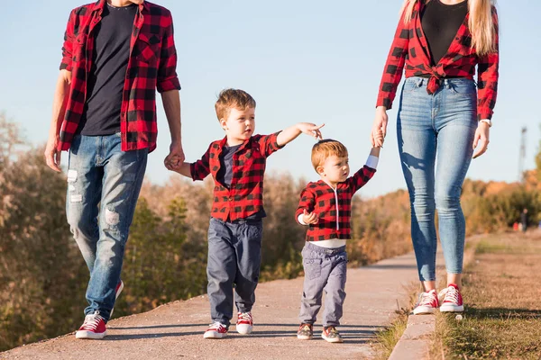 Young happy family with childrens having fun in nature. Parents walk with children in the park — Stock Photo, Image