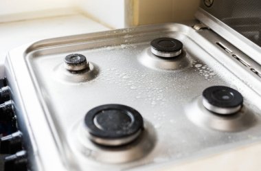 temizlik ve mutfak ve çeşitli yüzeyleri yıkama. Gaz sobası