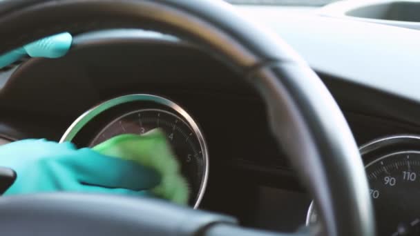 Wipe the steering wheel, the dials and instruments of the car with a special dry rag close-up. Cleaning the speedometer and tachometer — Stock Video