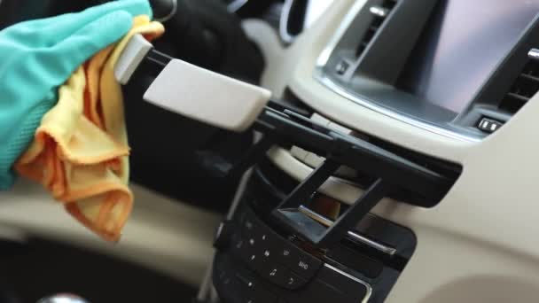 Limpie el panel frontal y el tablero del coche del polvo. Limpieza automática profesional — Vídeos de Stock