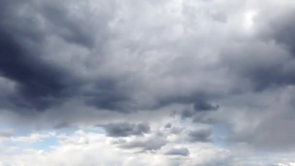 Dynamische tijdsperiode vorming van donderwolken. Dramatisch stormachtig weer — Stockvideo