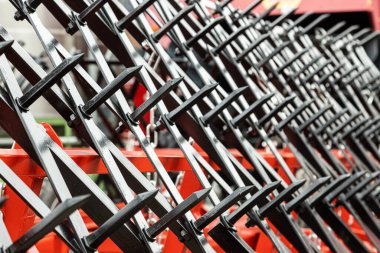 Tarım tekniği. Makine mekanizmalarının parçalarına yakın çekim. saban mekanizması