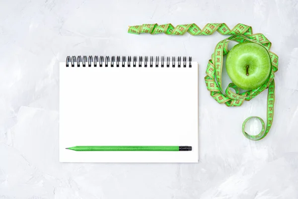 Flat Lay Whole Green Apple Wrapped Soft Green Measuring Tape — Stock Photo, Image