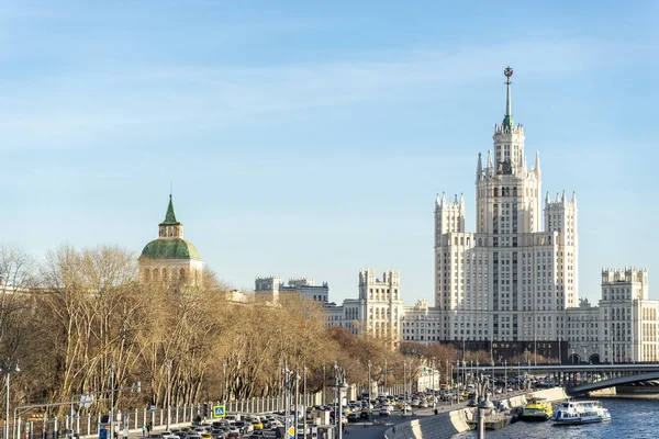 Moskova, Rusya - 13 Kasım 2018: Görünüm Kotelnicheskaya Emba üzerinde