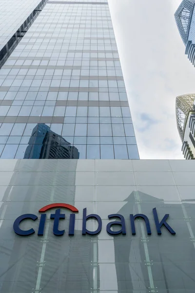 Singapur - 16 Eylül 2017: Citibank işareti Central Business District Singapur içinde hiçbir insan doğal ışık, bina ofis gündüz