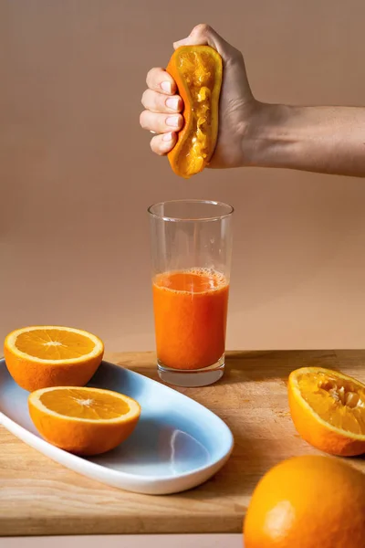 Female Hand Squeezes Fresh Cold Orange Glass Sliced Citrus Wooden — Stock Photo, Image