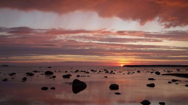 Baltık Denizi 'nde gün batımı, Finlandiya Körfezi, Estonya kıyısı