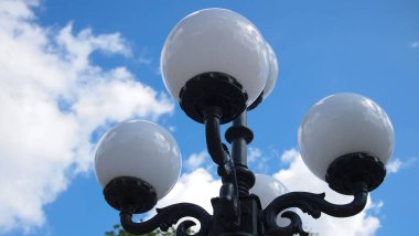 Gökyüzü arka planında bir sokak lambası, Almanya, Europa Park