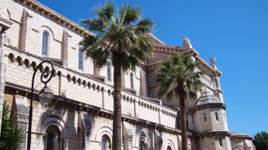 Monako şehrinin mimari ve manzarasının güzel unsurları