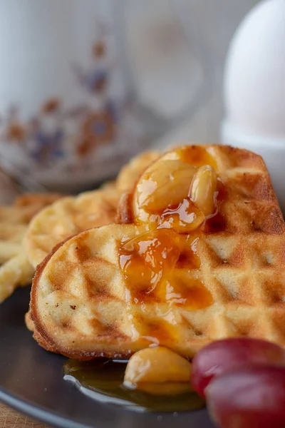 Sarapan Desa Wafel Dengan Madu Dan Selai — Stok Foto