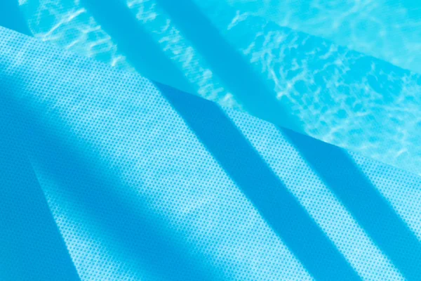 Sombras en las escaleras de la piscina en temporada de verano . —  Fotos de Stock