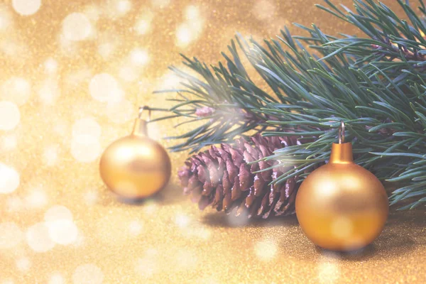 Natale sfondo carta di colore oro con bokeh . — Foto Stock