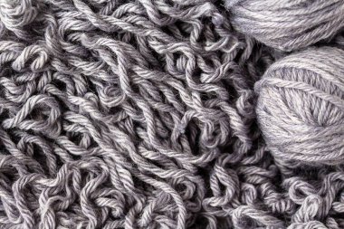 Gri yün iplikler. Kapatın. Üst görünüm.