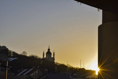 St Andrew's kilise ve günbatımı