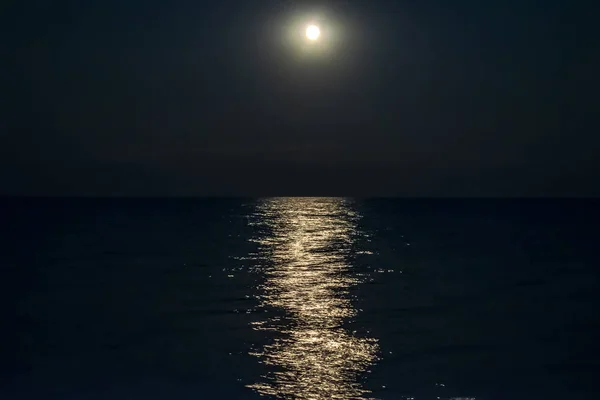 Ανόητο Φεγγάρι Πάνω Από Θάλασσα Και Φεγγάρι Μονοπάτι — Φωτογραφία Αρχείου