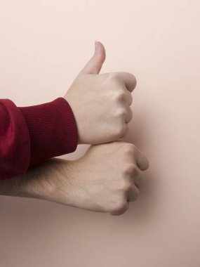 Kadın ve erkek elleri. jest sınıfı