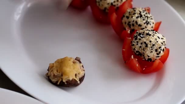 Arranging Snacks Aperitifs Restaurant Balls Cheese Seeds Mushrooms Baked Melted — Stock Video