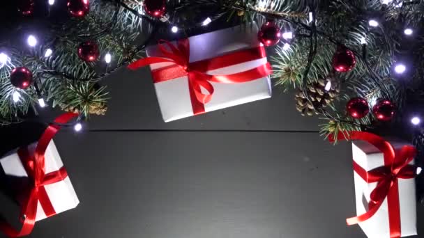 Επίπεδη Lay Λαμπερά Μπλε Φώτα Των Χριστουγέννων Ξύλινα Φόντο Χριστουγεννιάτικα — Αρχείο Βίντεο