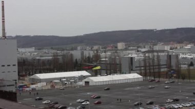Helikopter almak uzakta ve kargo, Mlada Boleslav, Çek Cumhuriyeti aktarır.