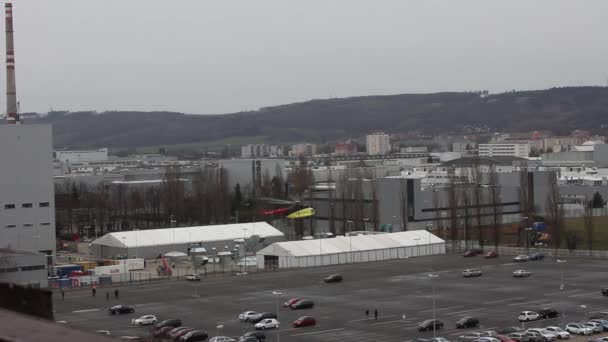 Helikopter nemen af en overdracht van vracht, Mlada Boleslav, Tsjechië. — Stockvideo