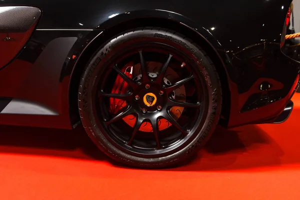 Praga, Repubblica Ceca - 13 aprile 2019: Ferrari Wheel all'Autoshow PVA EXPO Praha Letnany 2019 . — Foto Stock