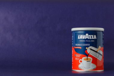 Torino, İtalya - 2 Mayıs 2019: Lavazza Kahve Kavanozu. Farklı tür ve Paket Lavazza Kahve tadı, Torino, İtalya. Açıklayıcı bir editoryal resim