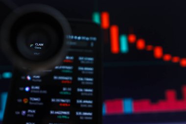 San Francisco, ABD - 9 Mayıs 2019: İstiridye Midyeleri Kripto Para Birimi 'nin Azalan Trend Grafiği. The Illustration of Red Candles Bar Falling Trend, San Francisco, California, Usa. Bir İllüstrasyon Editörü