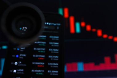 San Francisco, ABD - 9 Mayıs 2019: Iotx Iotex Cryptocurrency 'nin Azalan Trend Grafiği. The Illustration of Red Candles Bar Falling Trend, San Francisco, California, Usa. Bir İllüstrasyon Editörü