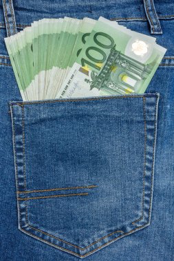 Blue Jeans Pocket'ten Çıkan 100 Euro'luk Banknota Yakından Bak.