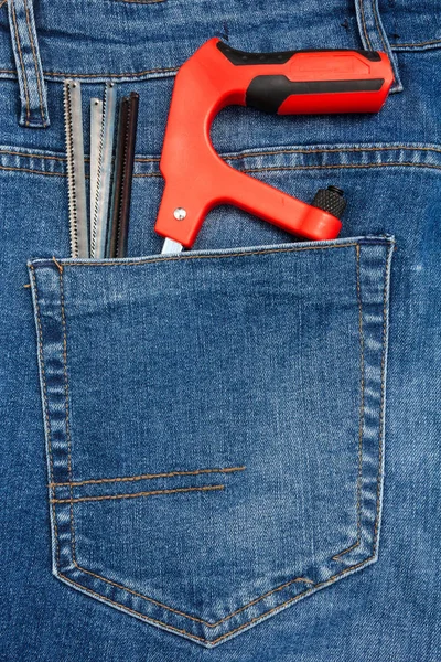 Blue Jeans Pocket'ten Çıkan Çalışma Araçlarına Yakından Bakış — Stok fotoğraf