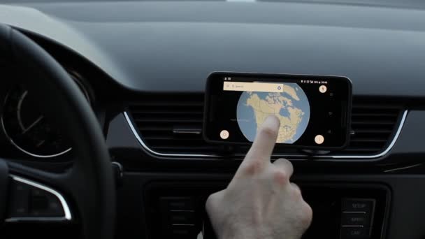 Los Angeles Californië Juni 2019 Man Gebruikt Navigatie Zijn Locatie — Stockvideo
