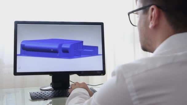 Mühendis Yapıcı Tasarımcı Gözlük Mimarı Kişisel Bilgisayar Üzerinde Çalışıyor Cad — Stok video