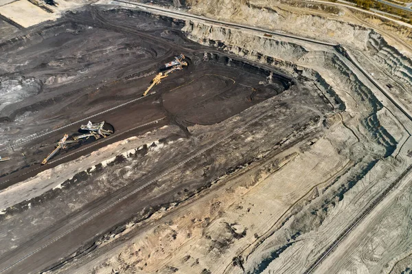 Aerial shoot of quarry with heavy bucket wheel excavators mining a coal. Heavy industry concept. — Stock Photo, Image