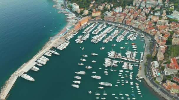 Filmati aerei del porto con yacht, barche, navi nel Mar Ligure, vicino a Portofino, Italia — Video Stock