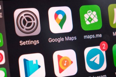 Google Haritalar, Haritalar Beni, Mapy Cz, Telgraf, Whatsapp, Google Müzik, Google Kitap, Apple Carplay in car panel ayarları, Eylül 2020, San Francisco, ABD 